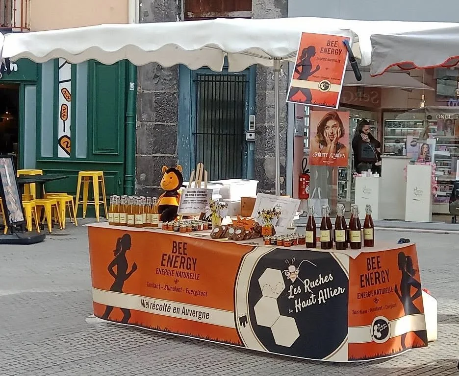 Stand Bee Energy et Les Ruches du Haut-Allier sur un marché