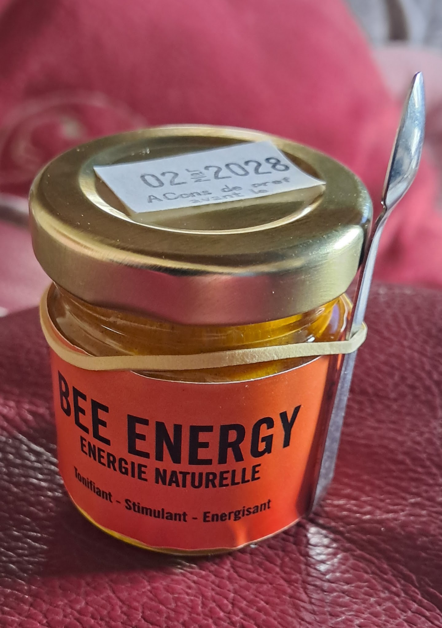 Pot de Bee Energy accompagné de sa petite cuillère
